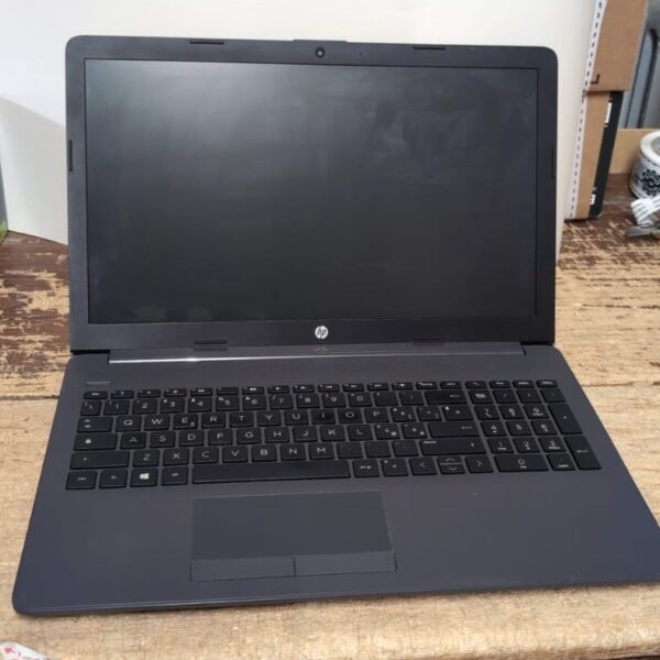 HP NOTEBOOK 250 G7 6BP86EA i5-8265U, 8GB, 240 SSD M.2, SCHERMO 15.6 - Win11 PRO  Rif.712